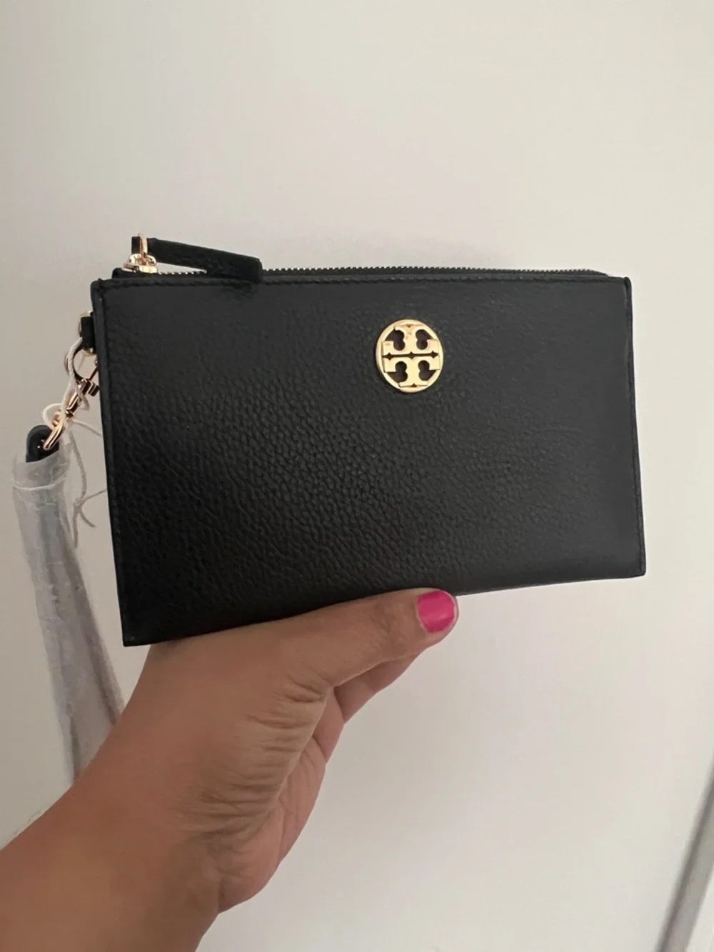 TORY BURCH•Chelsea Black Gold hardware logo wristlet